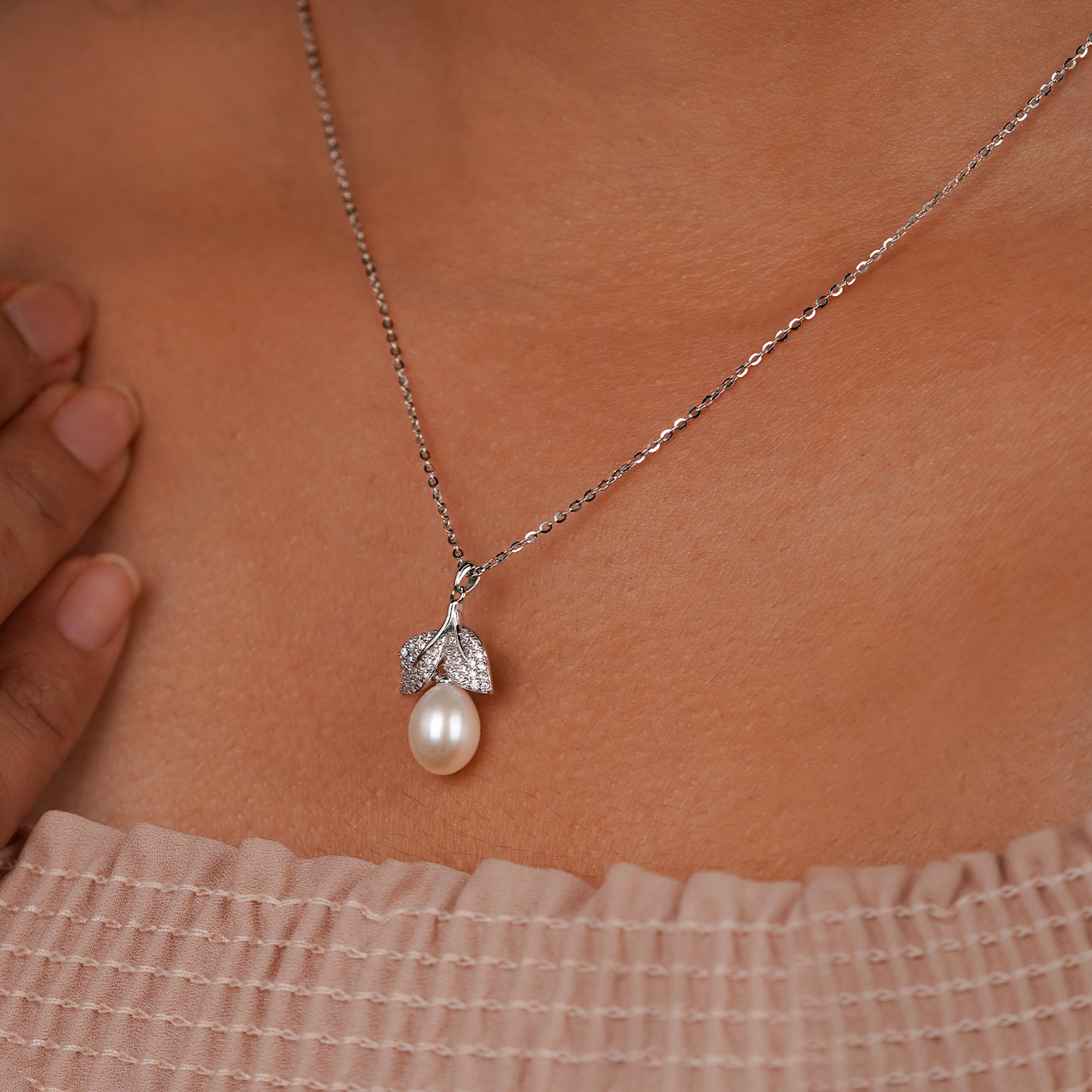 Elegance LeafDrop Pearl Diamond Pendant Necklace