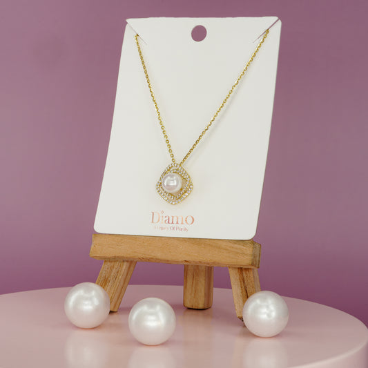 Elegant Pearl Halo Necklace