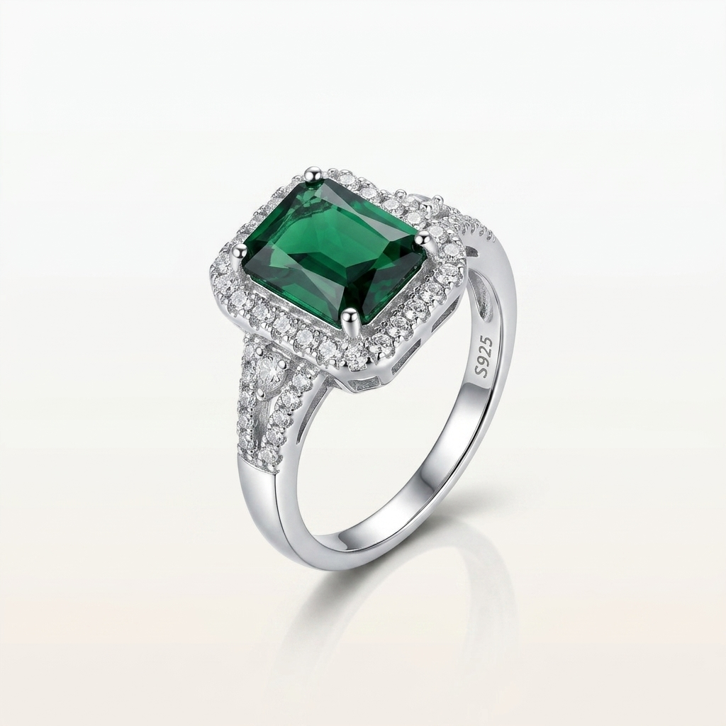 Emerald Majesty Ring