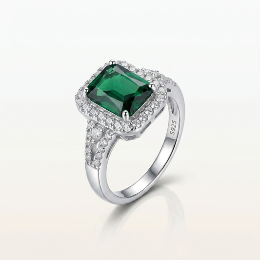Emerald Majesty Ring