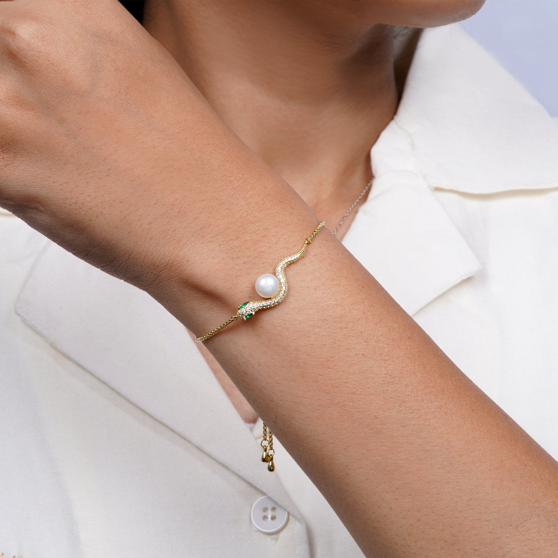 Serene Pearl Curve Bracelet

