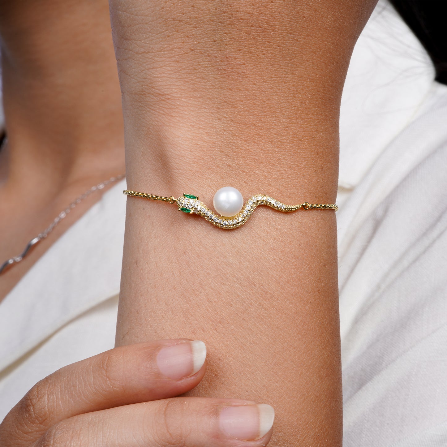 Serene Pearl Curve Bracelet