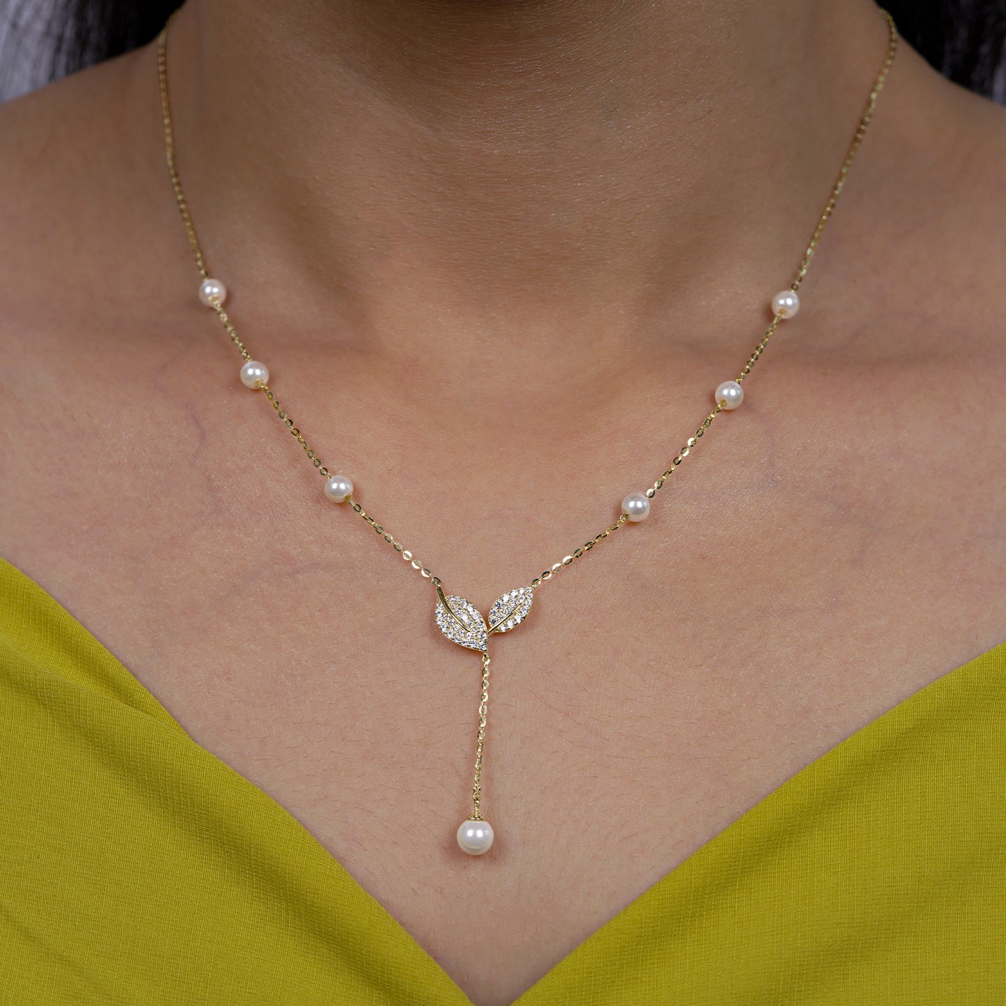 Elara Leaf Pearl Necklace
