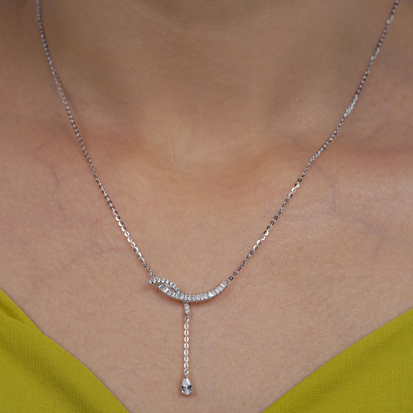 Elara Curve Drop Necklace
