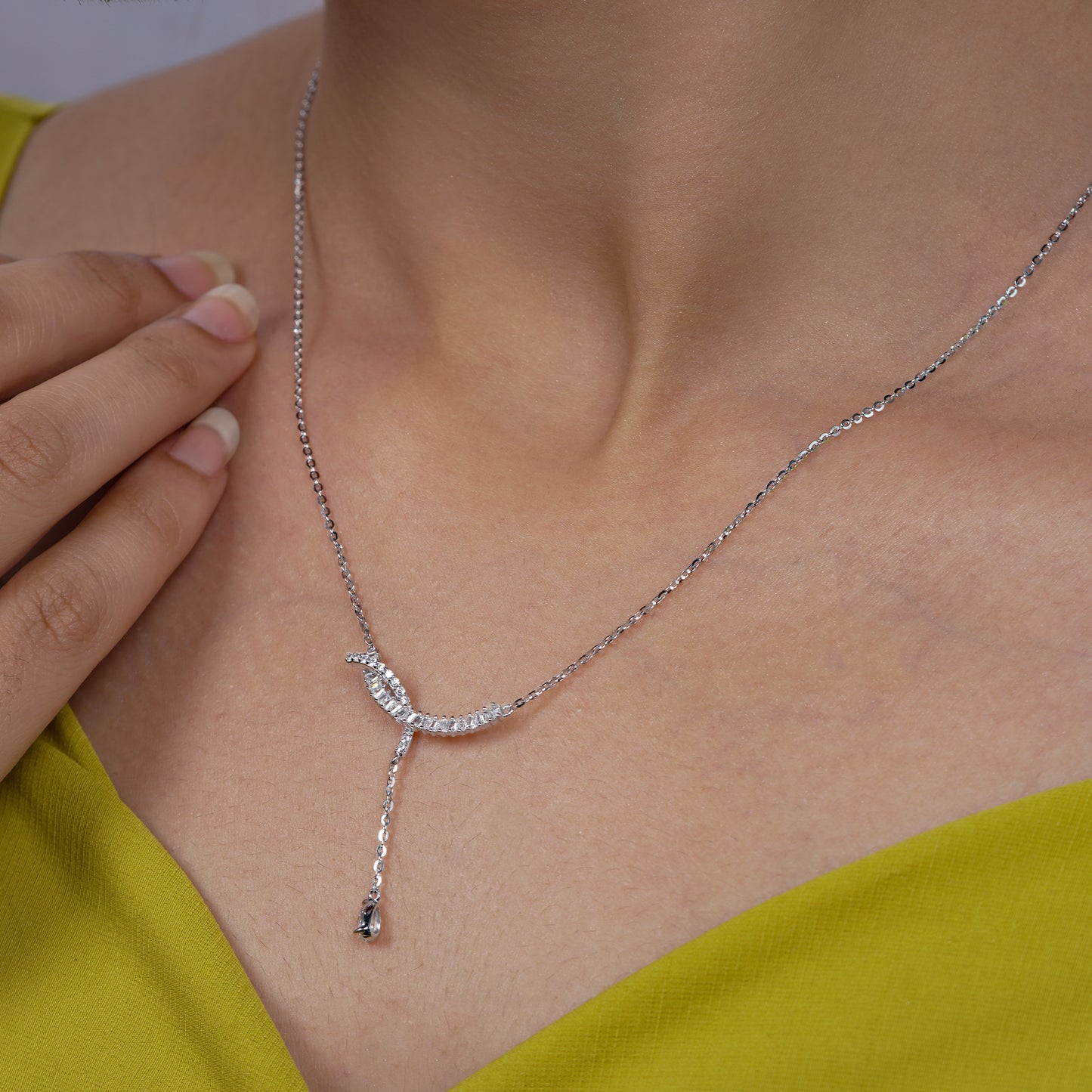 Elara Curve Drop Necklace