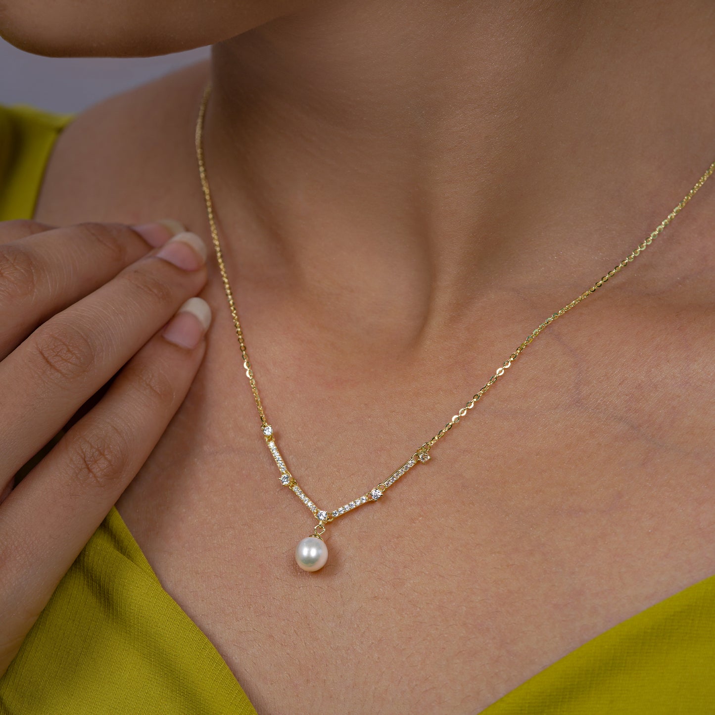 Grace Pearl Pendant Necklace