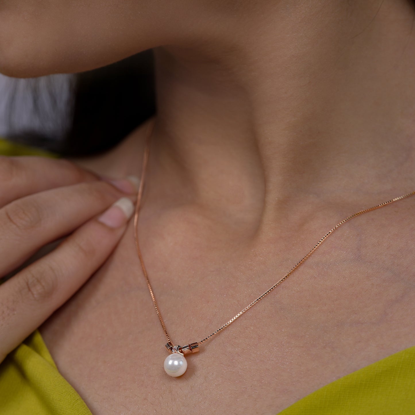Graceful Pearl Drop Pendant Necklace