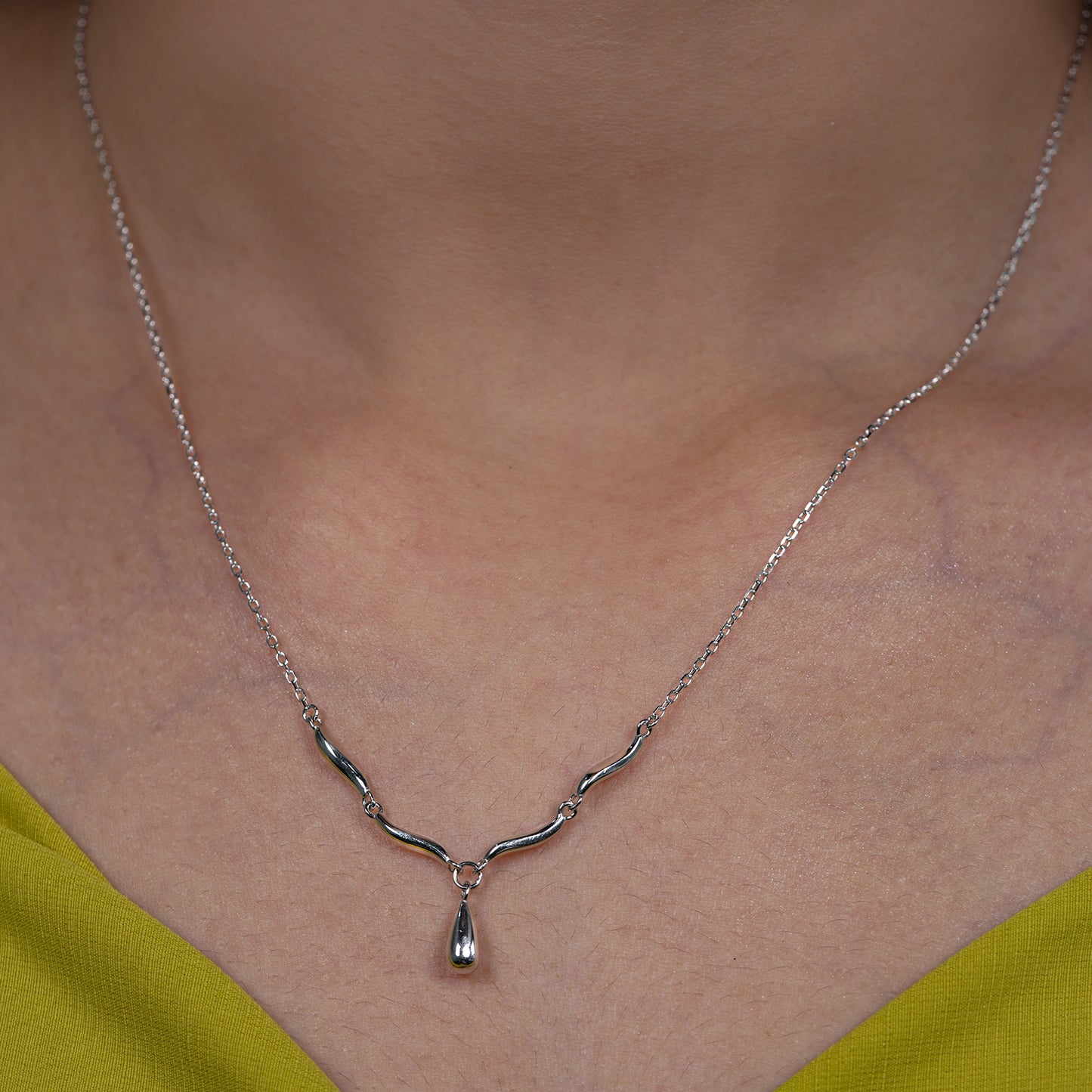 Teardrop Curve Elegance Necklace