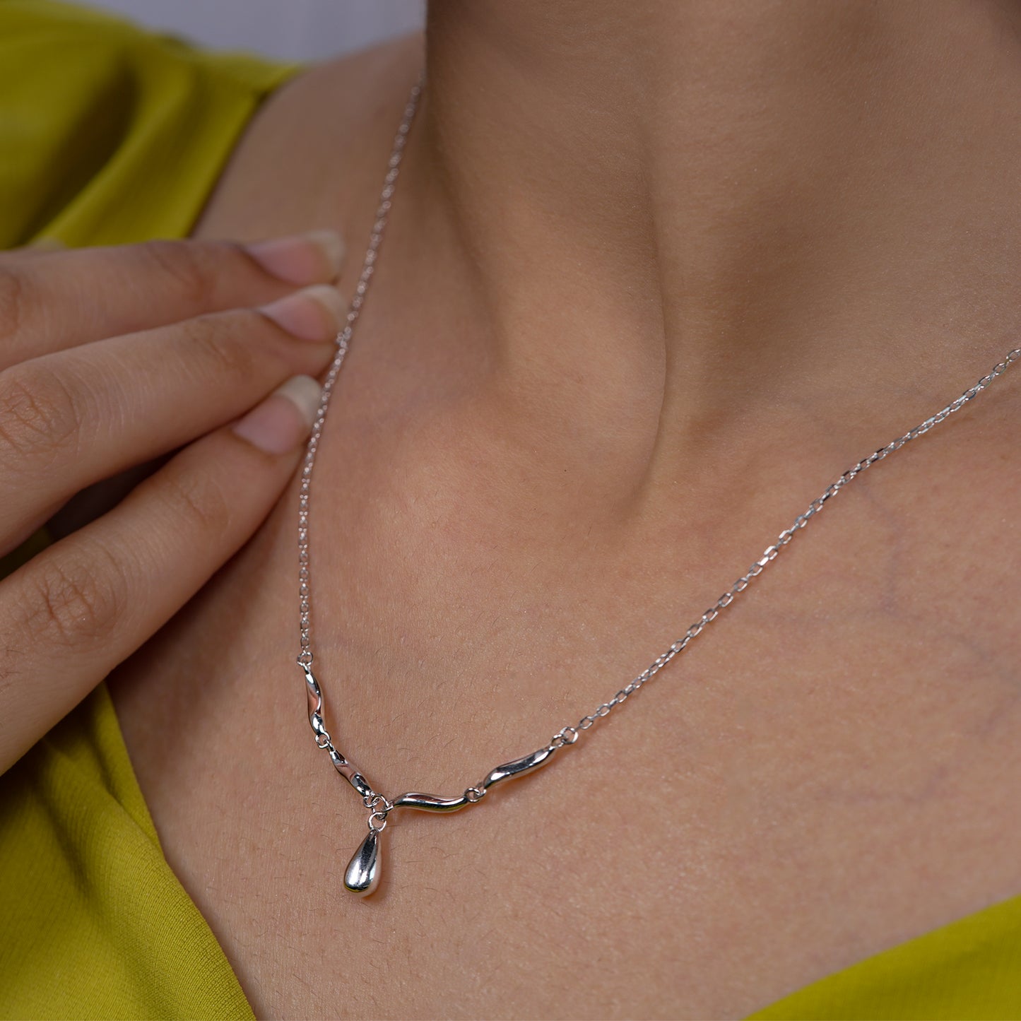 Teardrop Curve Elegance Necklace