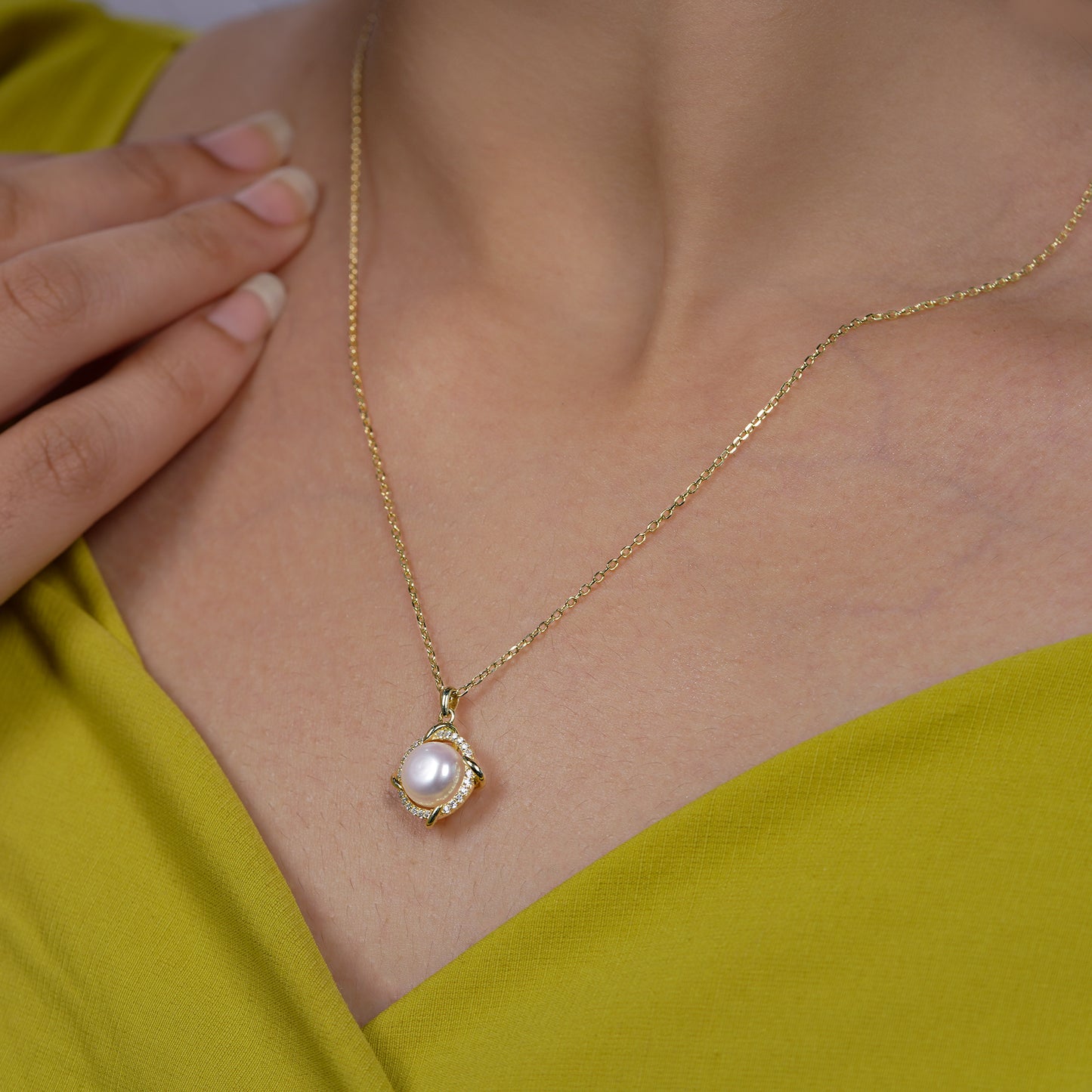 Radiant Pearl Bloom Necklace