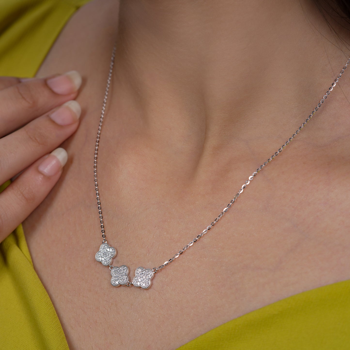 Triple Gleam Clover Chain