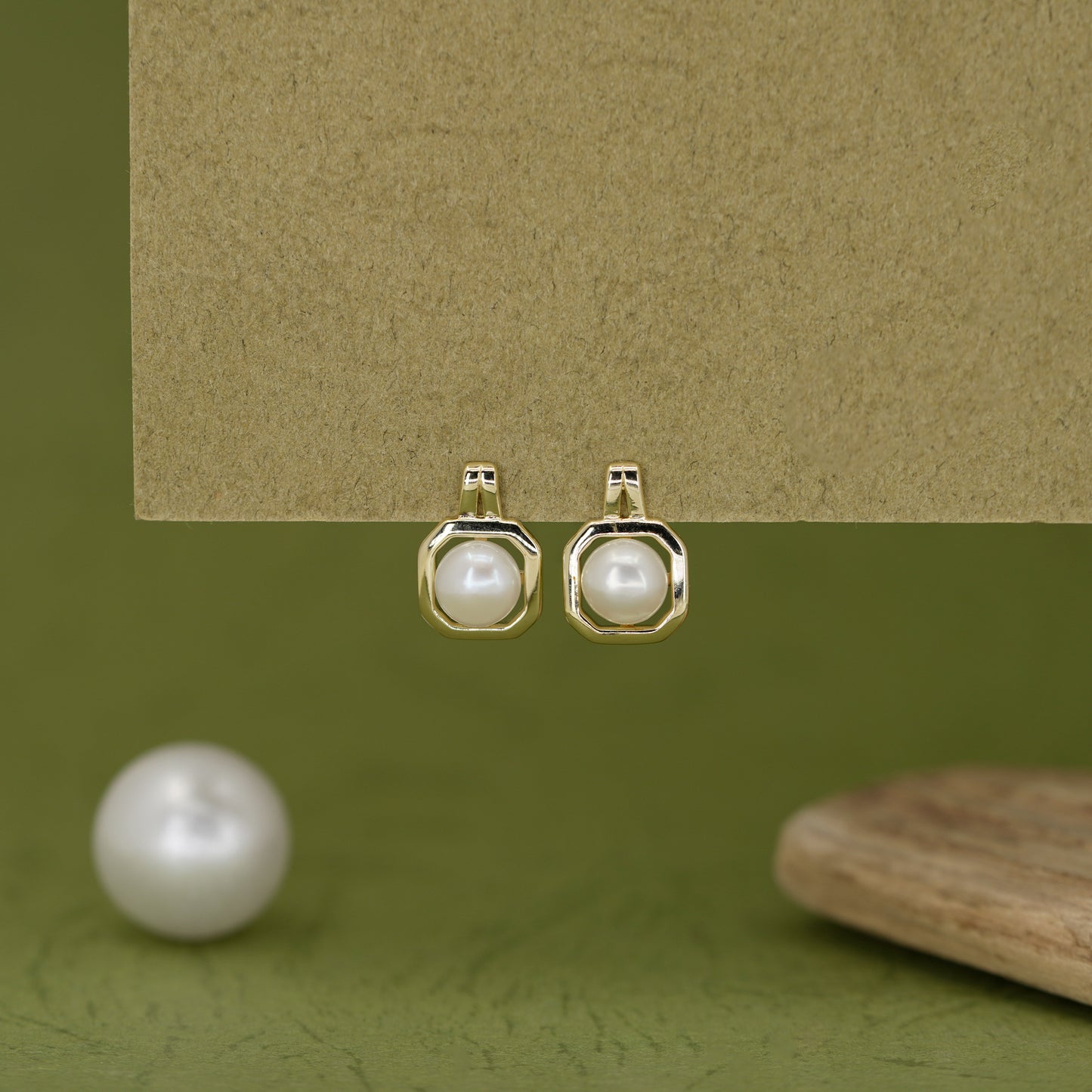 Aurelia Vintage Pearl Stud Earrings