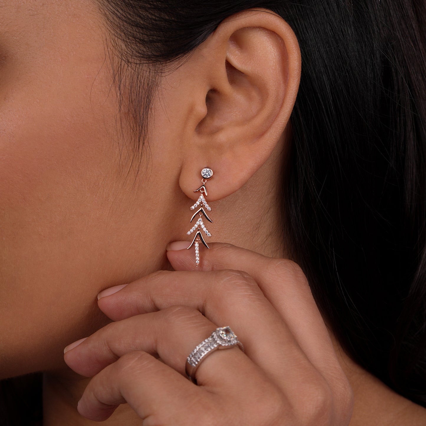ArrowGlide Drop Earrings


