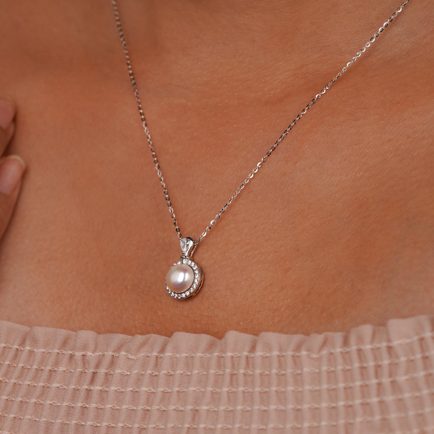 Aurora Halo Pearl & Diamond Pendant Necklace