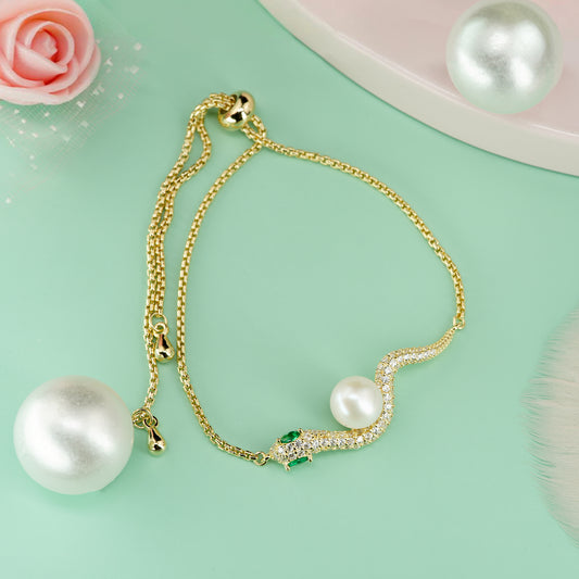 Serene Pearl Curve Bracelet