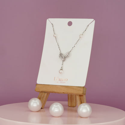 Elara Leaf Pearl Necklace