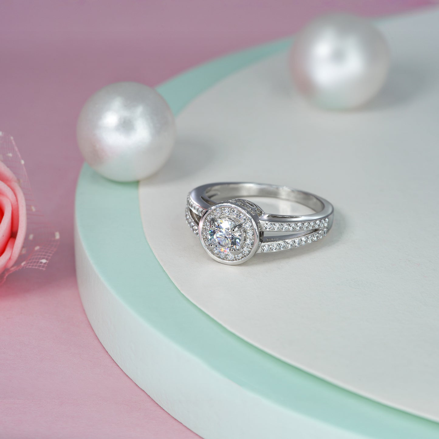 Regalia Round Ring