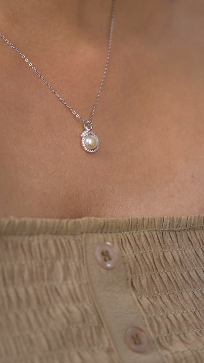 Lustria Pearl Elegance Pendant Necklace