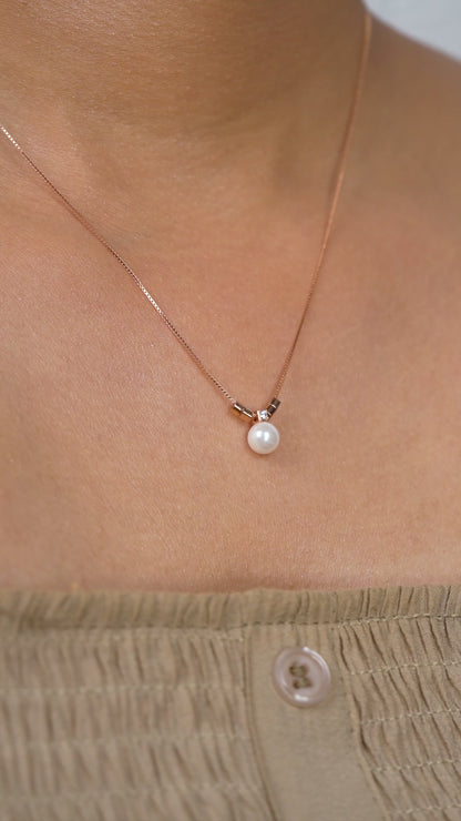 Graceful Pearl Drop Pendant Necklace