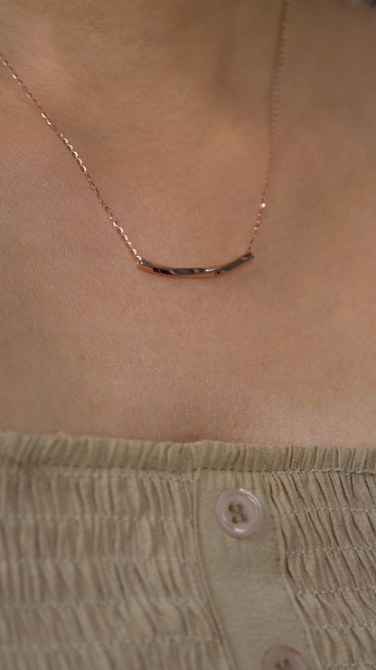 Sleek Curve Chain Necklace