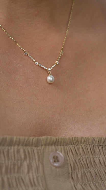 Grace Pearl Pendant Necklace