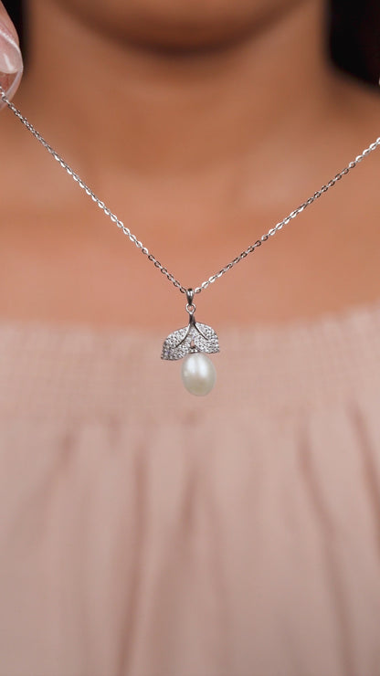 Golden Leaf Pendant Set